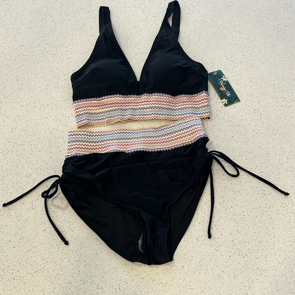 Bikini Set by Blooming Jelly Size Small - NWT - Picture 5 of 11